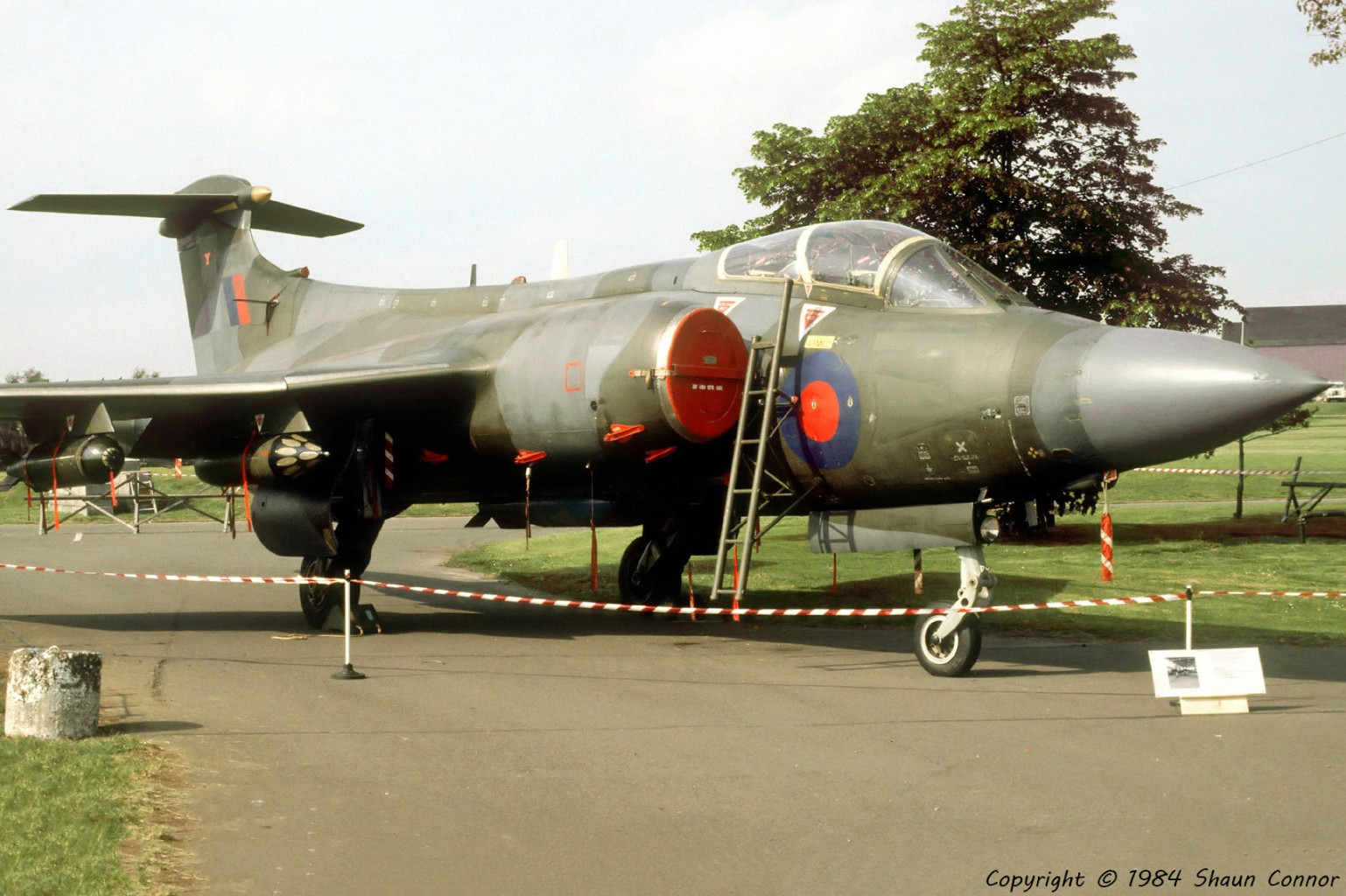 Thunder & Lightnings - Blackburn Buccaneer - Survivor XW544