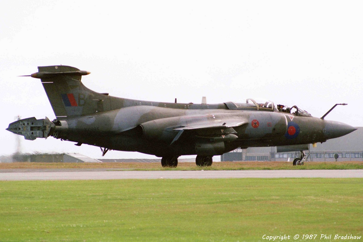 Thunder & Lightnings - Blackburn Buccaneer - Survivor XX895