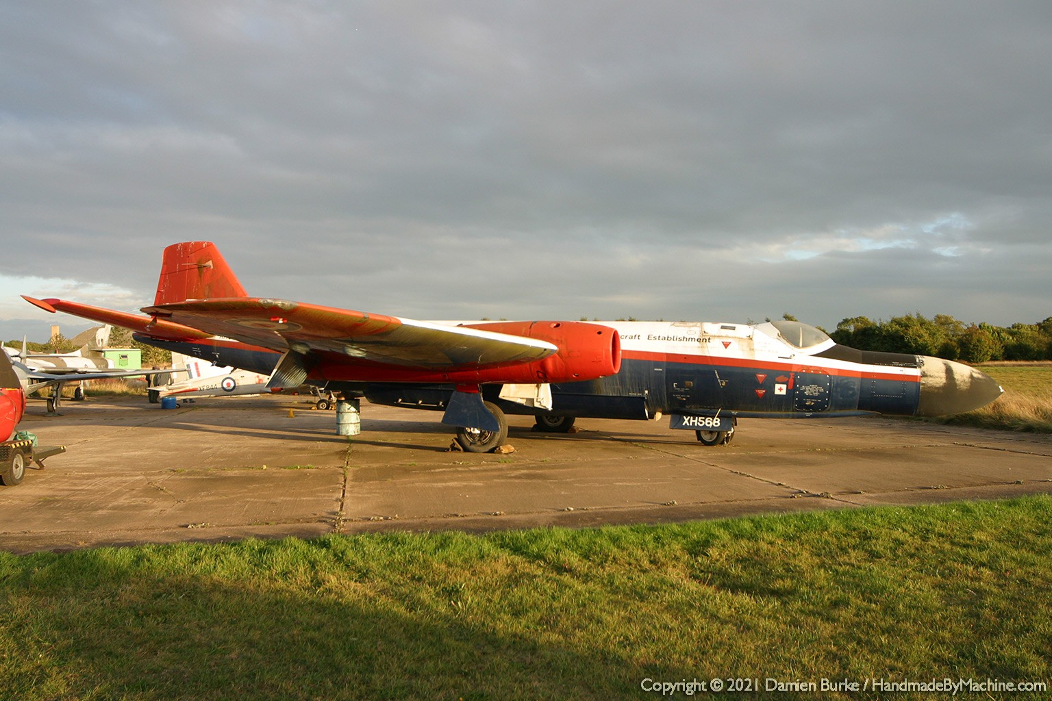 Thunder & Lightnings - English Electric Canberra - Survivor XH568